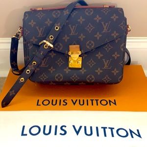 Louis Vuitton Pochette Mètis Bag